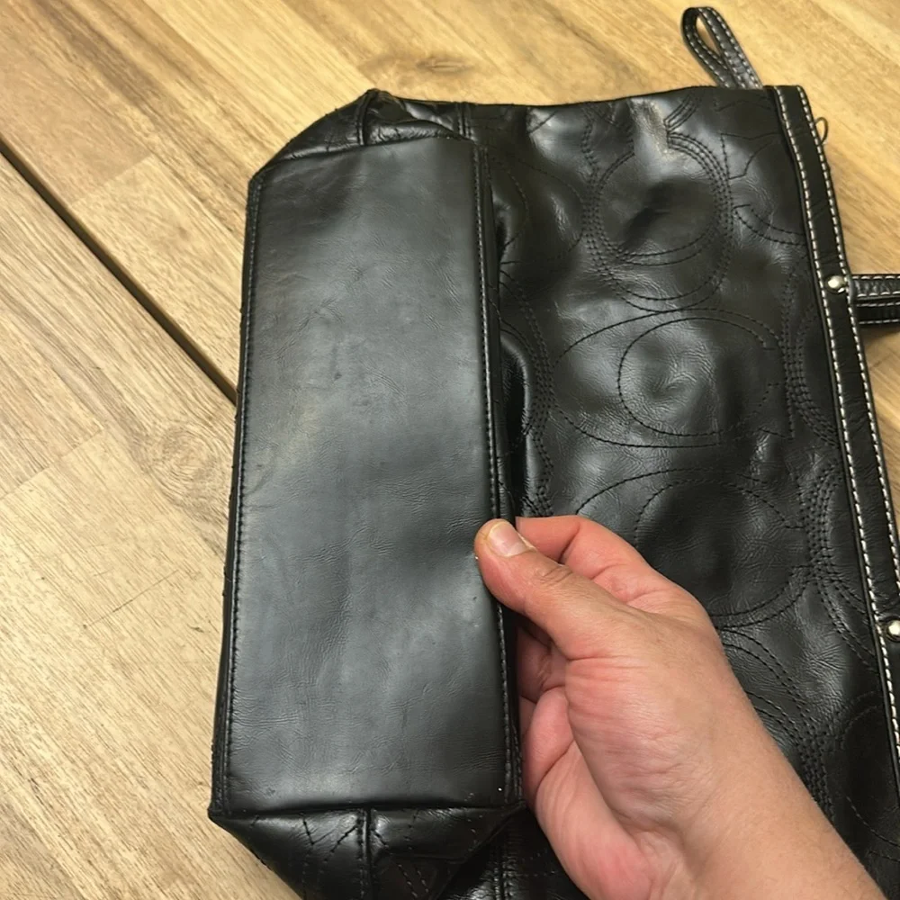 COACH PATENT LEATHER SHOULDER BAG